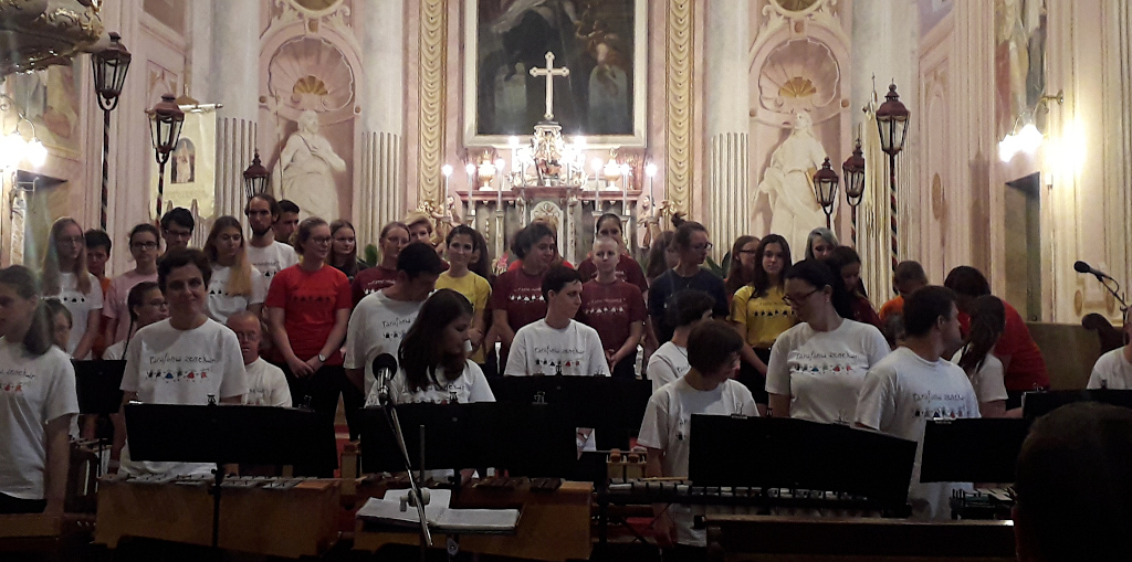 Koncert a monostorapáti templomban