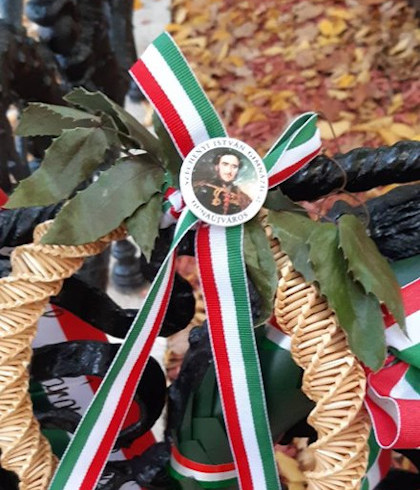 Koszorúnk Kazinczy sírján